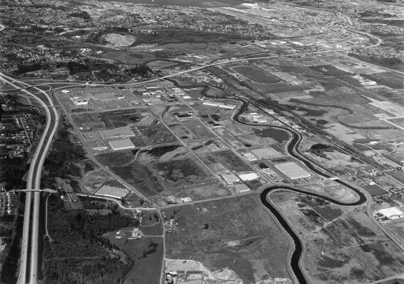 1971 black and white aerial view photo